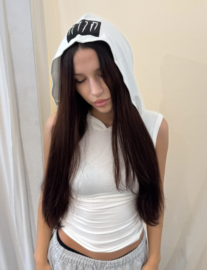 HOODED SLEEVE-LESS WHITE TOP